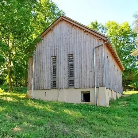 Ancienne Sechoir A Tabac Idealement Place A Pour 4 Dans La Nature
