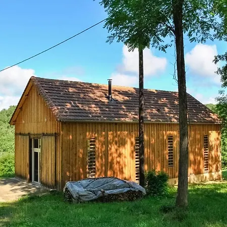 Ancienne Sechoir A Tabac Idealement Place A Pour 4 Dans La Nature