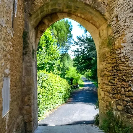 Ancienne Sechoir A Tabac Idealement Place A Pour 4 Dans La Nature Limeuil