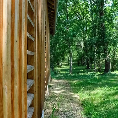 Ancienne Sechoir A Tabac Idealement Place A Pour 4 Dans La Nature