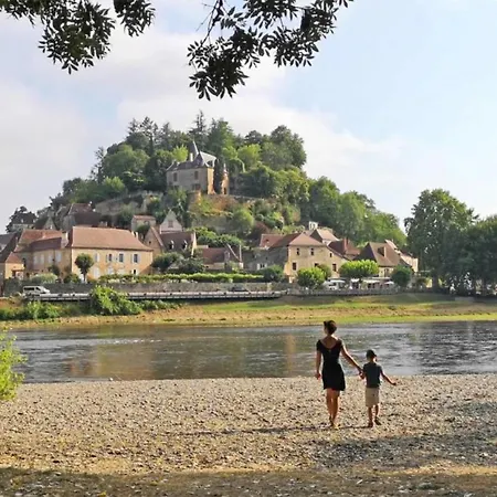 Ancienne Sechoir A Tabac Idealement Place A Pour 4 Dans La Nature * Limeuil